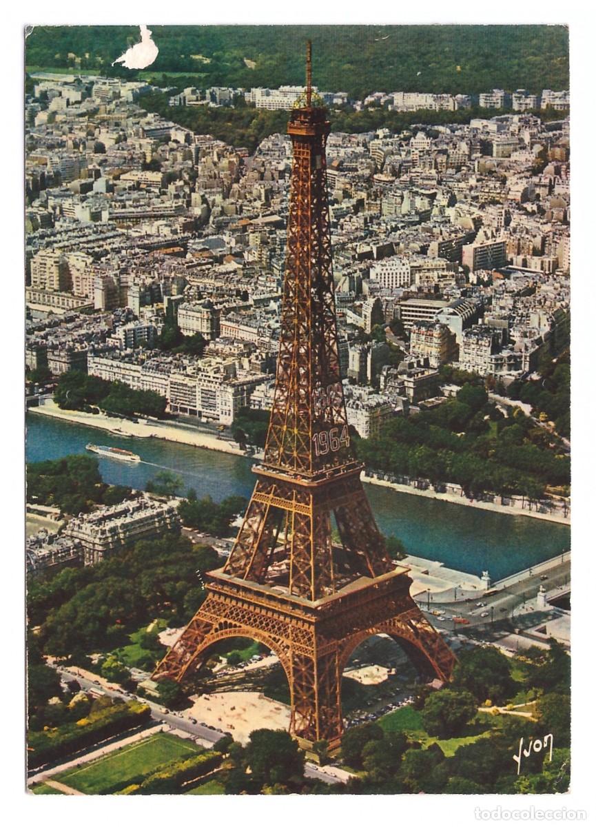 Postales: COULEURS ET LUMI&Egrave;RE DE FRANCE. En survolant PARIS. La Tour Eiffel. 1975.