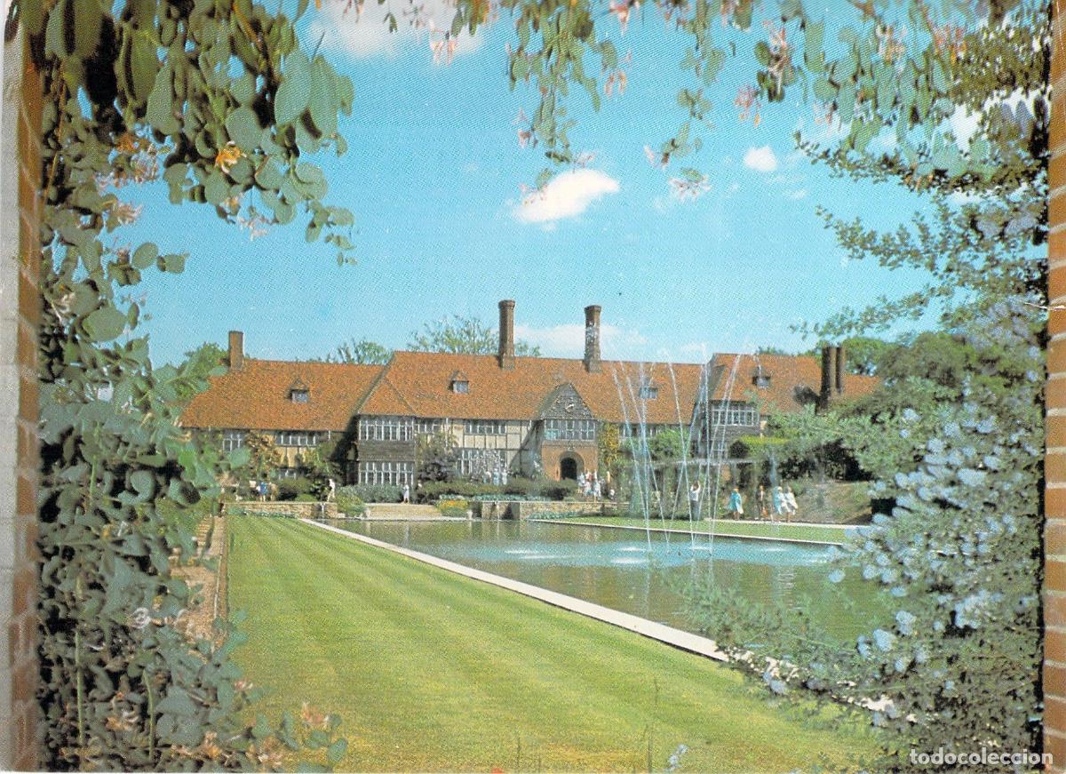 Cartoline: Postal Jardines Wisley, Surrey, Inglaterra - Vista del Edificio Principal y Estanque