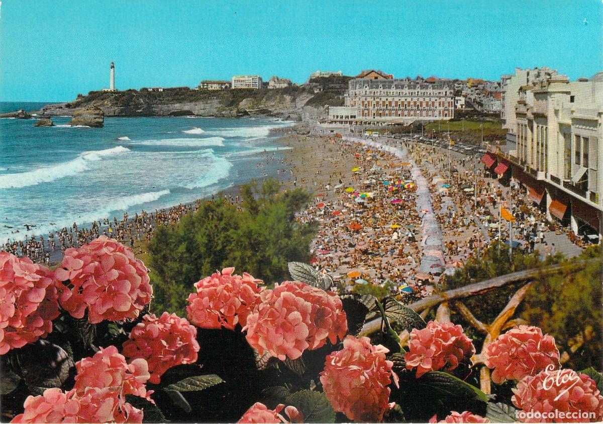 Postales: Postal Biarritz Francia - Vista General de la Grande Plage con Faro y Hortensias