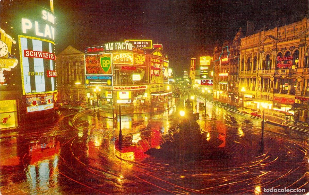Cartes Postales: Postal Piccadilly en Londres de Noche con Reflejos y Luces de Ne&oacute;n