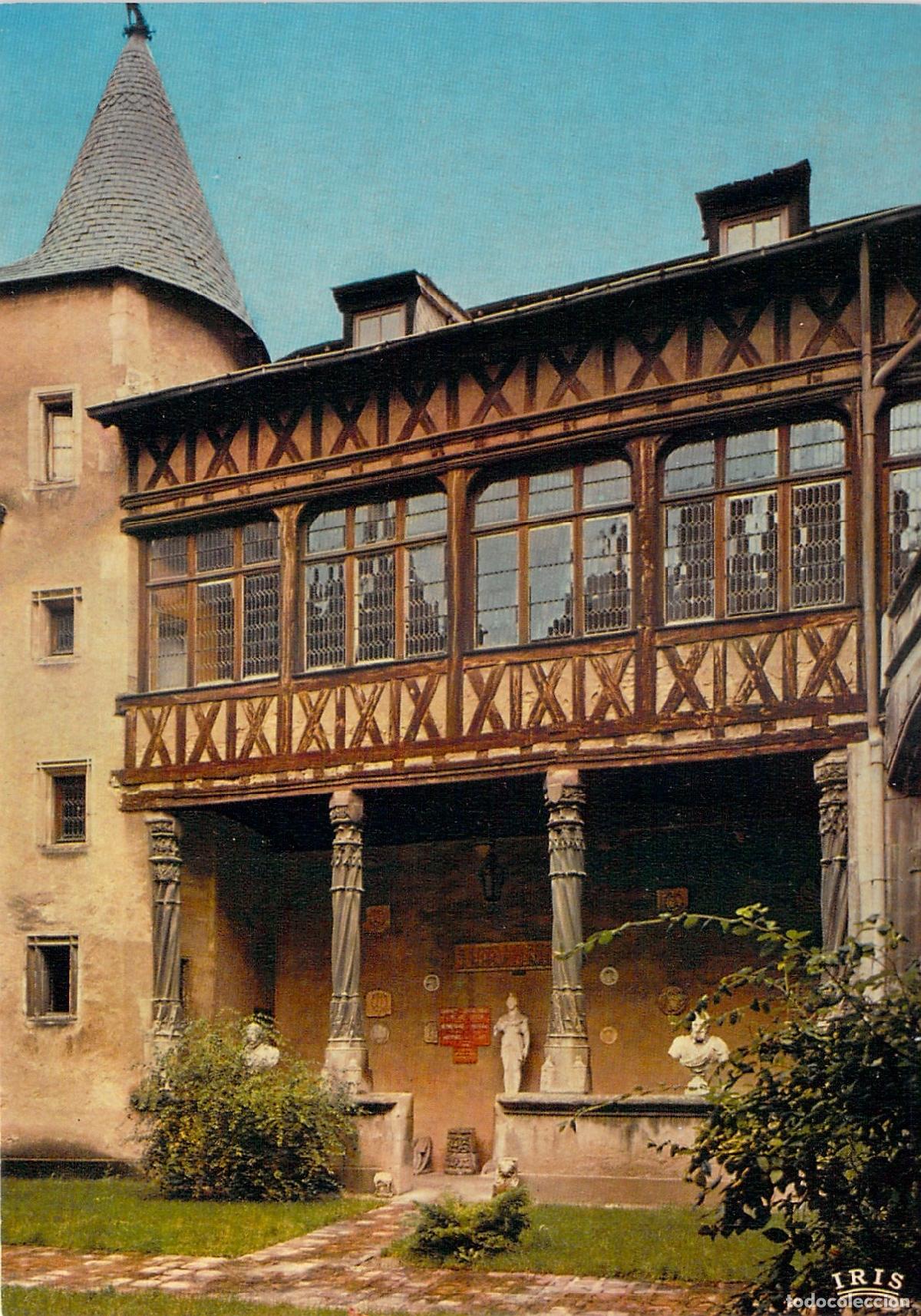 Postales: Postal Poitiers: Patio Interior del Hist&oacute;rico H&ocirc;tel Fum&eacute;e, Arquitectura G&oacute;tica