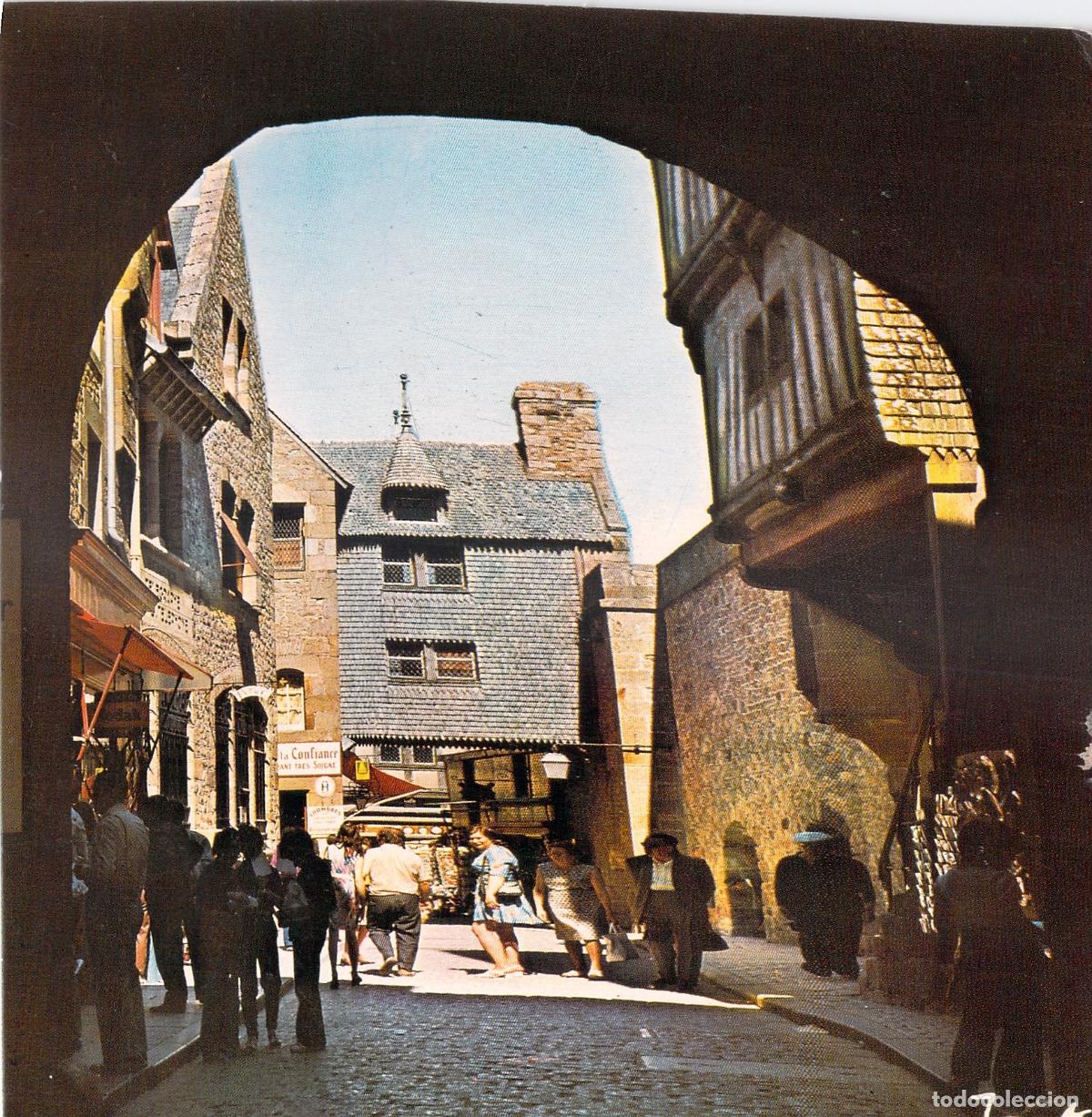 Postkarten: Postal Le Mont Saint-Michel Francia | Vista de la Grande Rue y Turistas