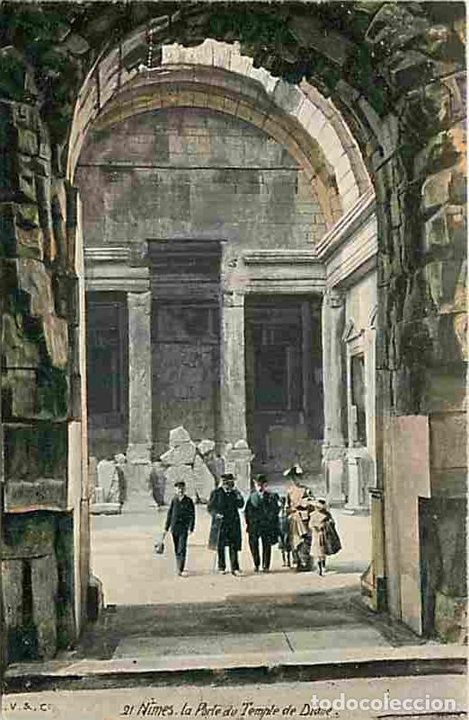 Postales: France - 30 - Nimes - La Porte du Temple de Diane - Anim&eacute;e - Coloris&eacute;e - CPA - Voir Scans Recto-Vers