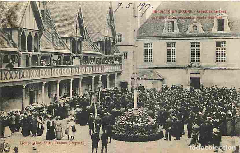 Postkarten: France - 21 - Beaune - Hospices de Beaune - Aspect de la Cour de l'Hotel Dieu pendant la vente des V