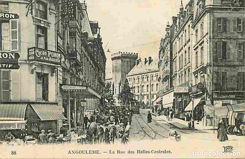 Cartoline: France - 16 - Angouleme - La Rue des Halles Centrales - Anim&eacute;e - CPA - Voir Scans Recto-Verso