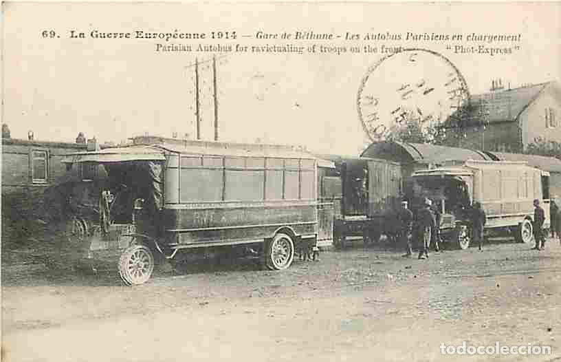 Postales: France - 62 - B&eacute;thune - Guerre 1914-1918 - Gare de B&eacute;thune - Les Autobus Parisiens en chargement - M