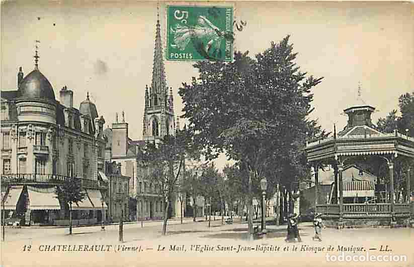 Postais: France - 86 - Chatellerault - Le Mail - L'Eglise St Jean Baptiste - Le Kiosque &agrave; Musique - Anim&eacute;e -