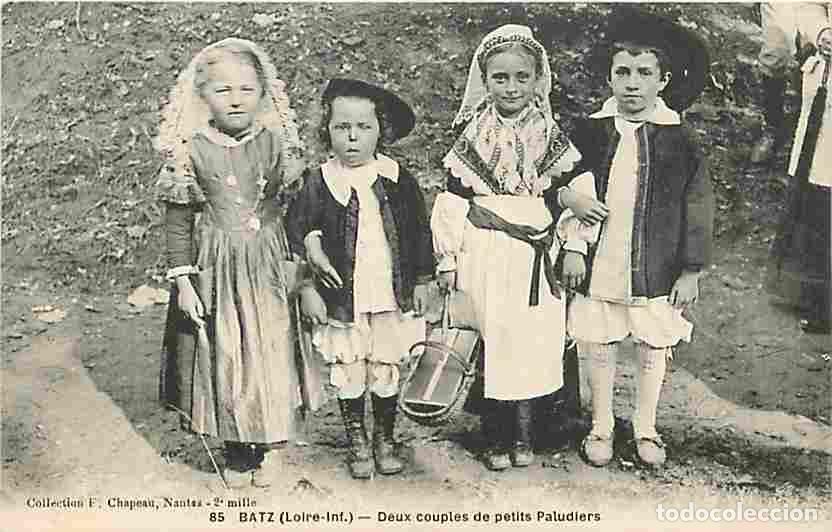 Cartes Postales: France - 44 - Batz - Deux Couples de petits Paludiers - Anim&eacute;e - Enfants - Folklore - CPA - Voir Sca