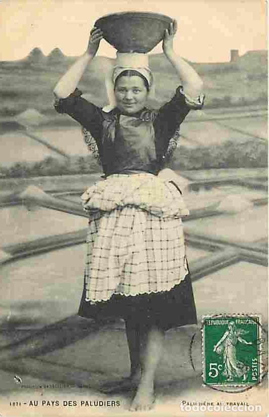 Cartoline: France - 44 - Loire Atlantique - Au Pays des Paludiers - Paludi&egrave;re au travail - Anim&eacute;e - Folklore -