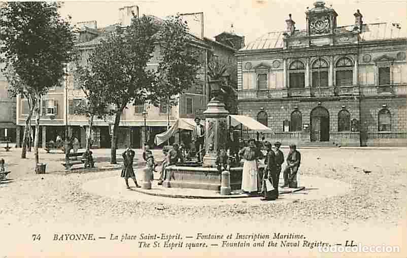 Cartes Postales: France - 64 - Bayonne - La Place Saint Esprit - Fontaine et inscription Maritime - Anim&eacute;e - CPA - Vo