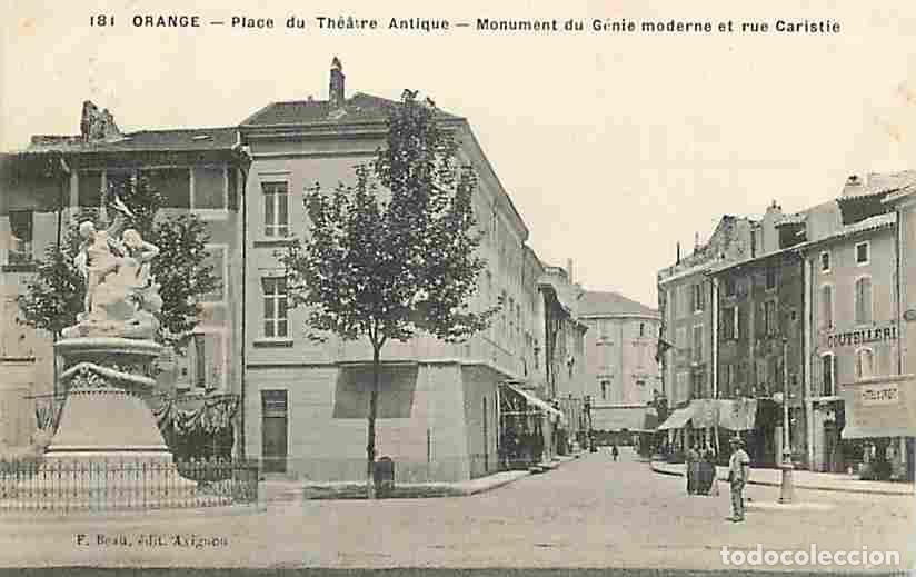 Cartes Postales: France - 84 - Orange - Place du Th&eacute;atre Antique - Monument du G&eacute;nie moderne et rue Caristie - Anim&eacute;e