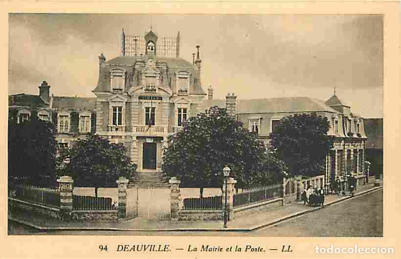 Postales: France - 14 - Deauville - La Mairie et la Poste - Anim&eacute;e - CPA - Voir Scans Recto-Verso