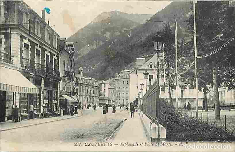 Postais: France - 65 - Cauterets - Esplanade et Place Saint Martin - Anim&eacute;e - CPA - Voir Scans Recto-Verso