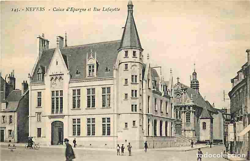 Postkarten: France - 58 - Nevers - Caisse d'Epargne et Rue Lafayette - Anim&eacute;e - CPA - Voir Scans Recto-Verso