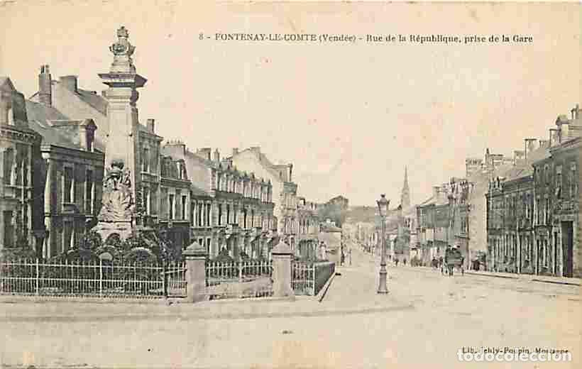Cartoline: France - 85 - Fontenay le Comte - Rue de la R&eacute;publique prise de la Gare - Anim&eacute;e - Correspondance -
