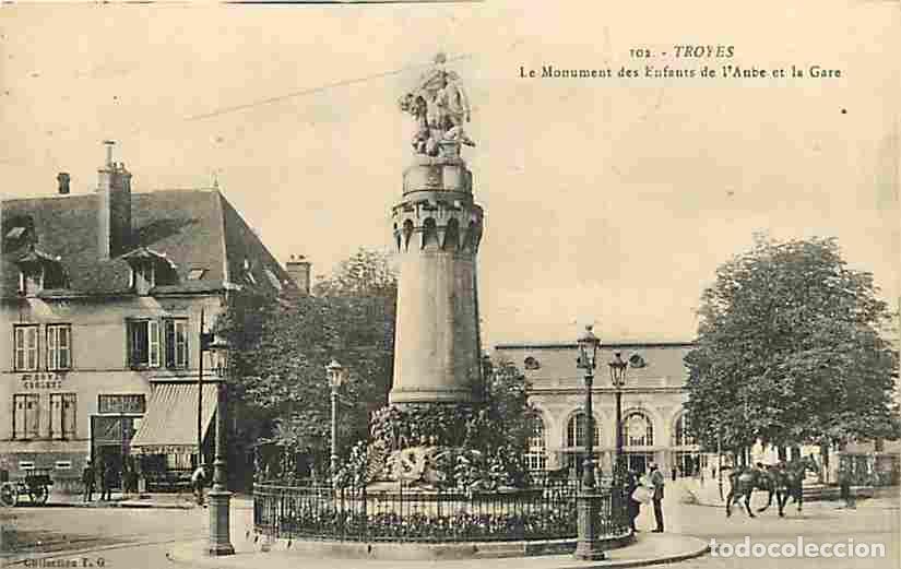 Postales: France - 10 - Troyes - Le Monument des Enfants de l'Aube et la Gare - Anim&eacute;e - Chevaux mont&eacute;s - Voya