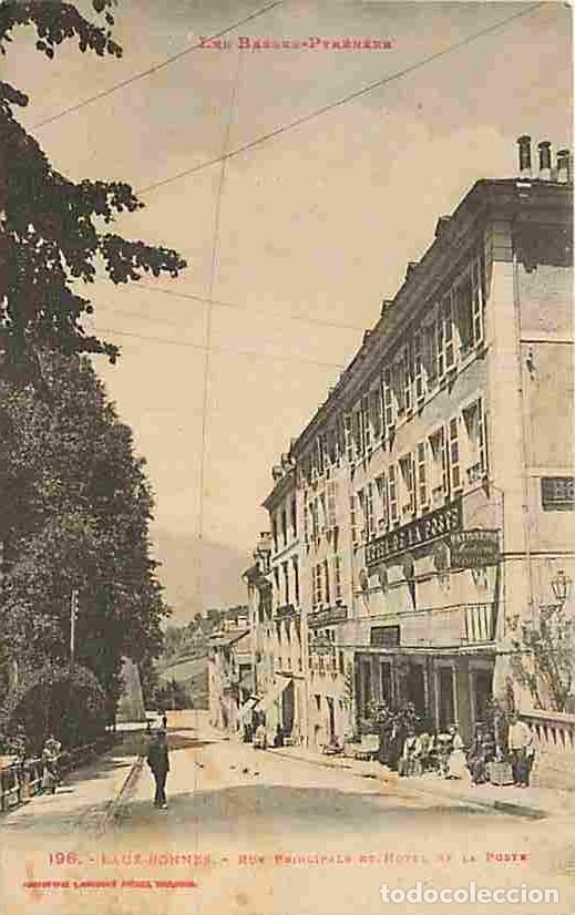 Postkarten: France - 64 - Eaux Bonnes - Rue Principale et Hotel de la Poste - Anim&eacute;e - Commerces - CPA - Voir Sc