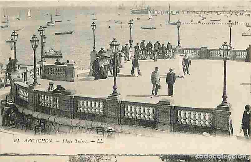 Postais: France - 33 - Arcachon - Place Thiers - Anim&eacute;e - Eclairage Public - Lampadaires - Ombrelle - CPA - V
