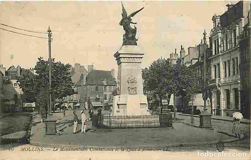 Postales: France - 03 - Moulins - Le Monument des Combattants et la Place d'Allier - Anim&eacute;e - Ombrelle - Oblit