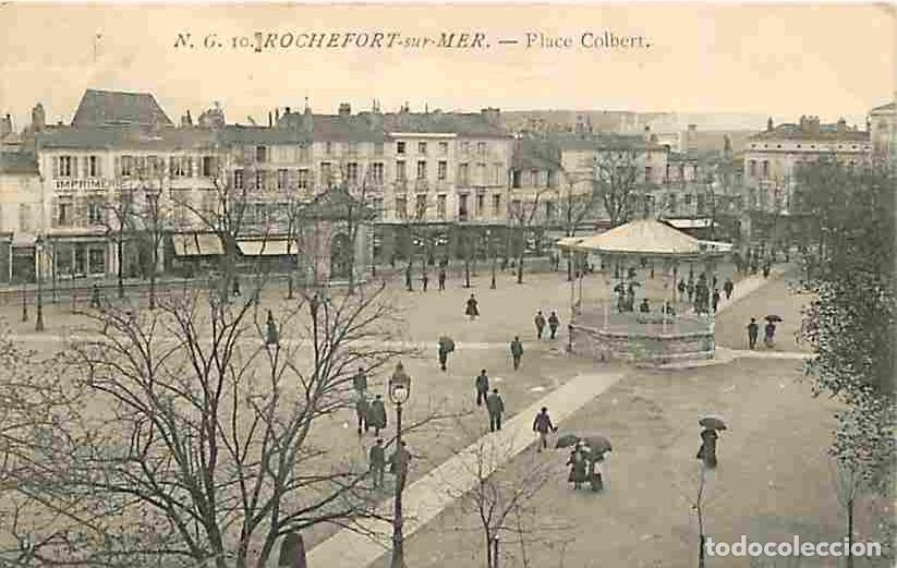 Postales: France - 17 - Rochefort sur Mer - Place Colbert - Anim&eacute;e - Kiosque &agrave; musique - Ombrelles - CPA - Voi