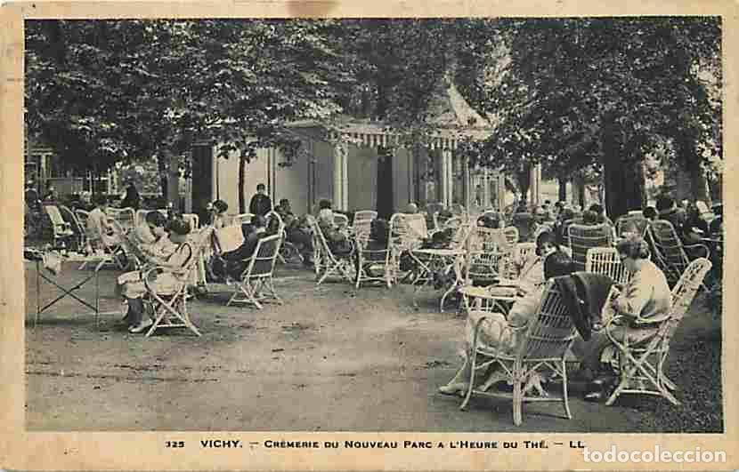 Postales: France - 03 - Vichy - Cr&egrave;merie du Nouveau Parc &agrave; l'heure du th&eacute; - Anim&eacute;e - Oblit&eacute;ration ronde de 193