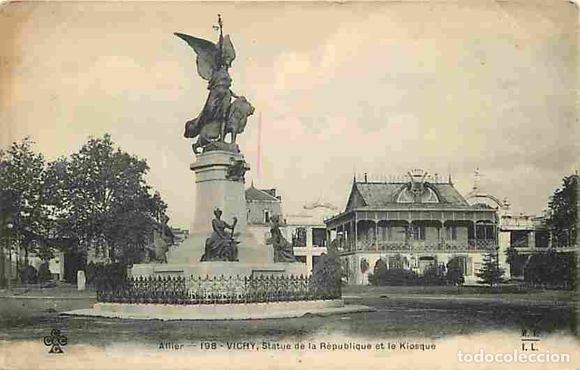 Postales: France - 03 - Vichy - Statue de la R&eacute;publique - Le Kiosque - Oblit&eacute;ration ronde de 1904 - CPA - Voir