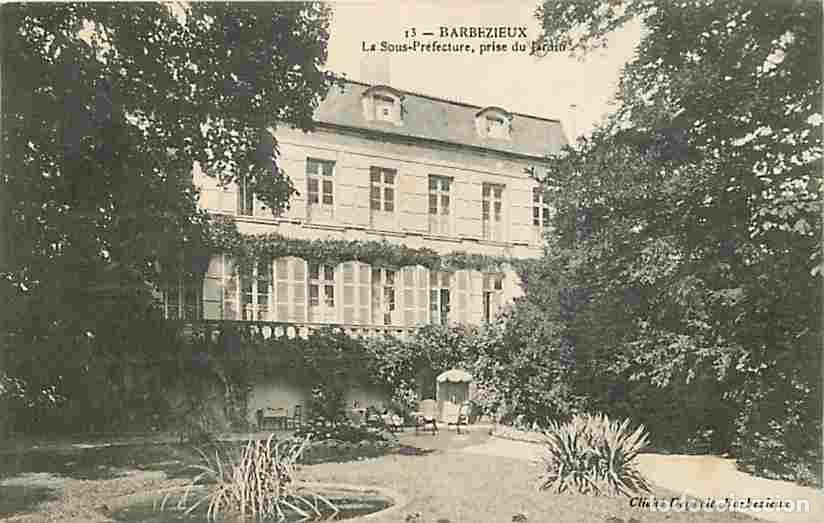 Cartoline: France - 16 - Barbezieux - La Sous-Pr&eacute;fecture prise du jardin - Oblit&eacute;ration ronde de 1911 - CPA - V