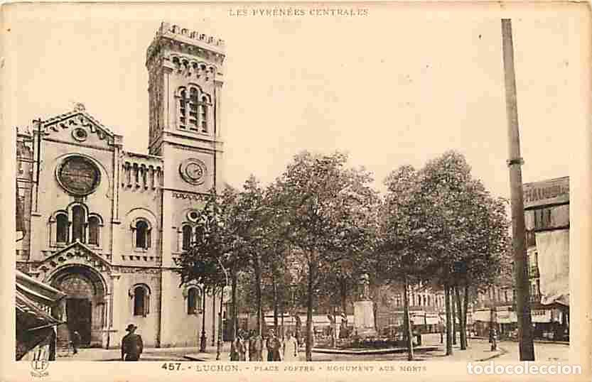 Cartoline: France - 31 - Luchon - La Place Joffre - Monument aux morts - Anim&eacute;e - CPA - Voir Scans Recto-Verso