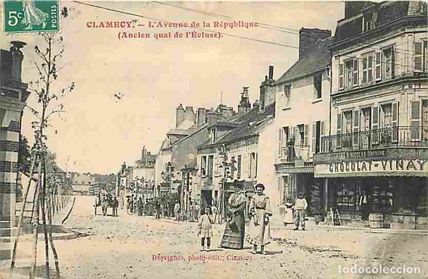 Postkarten: France - 58 - Clamecy - L'Avenue de la R&eacute;publique (ancien quai de l'&eacute;cluse) - Anim&eacute;e - Boutique Choc