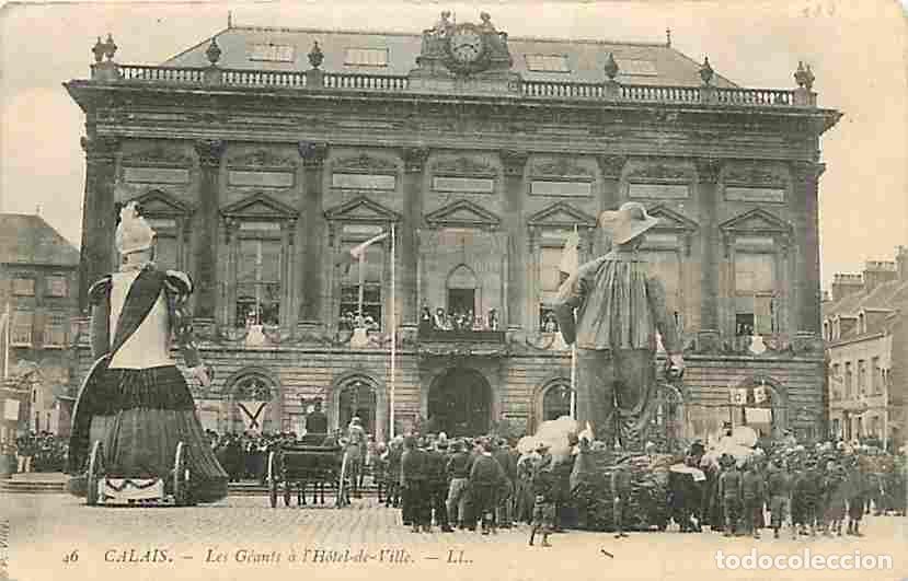 Postales: France - 62 - Calais - Les G&eacute;ants &agrave; l'Hotel de Ville - Anim&eacute;e - Pr&eacute;curseur - G&eacute;ants du Nord - CPA -