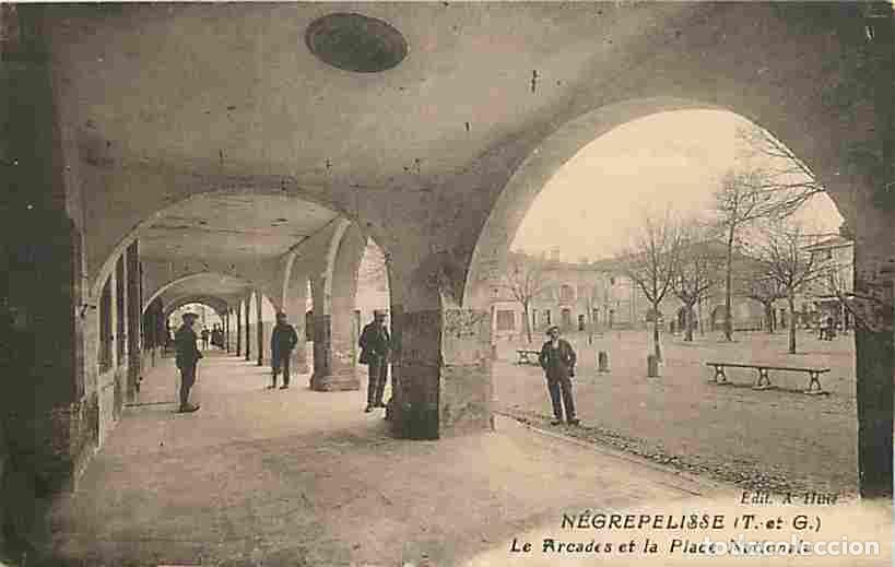 Postales: France - 82 - N&egrave;grepelisse - Les Arcades et la Place Nationale - Anim&eacute;e - CPA - Voir Scans Recto-Ver