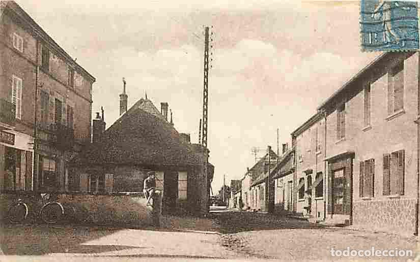 Cartes Postales: France - 03 - Saint L&eacute;opardin d'Augy - La Grande Rue - Anim&eacute;e - Etat un coin arrondi - CPA - Voir Sc