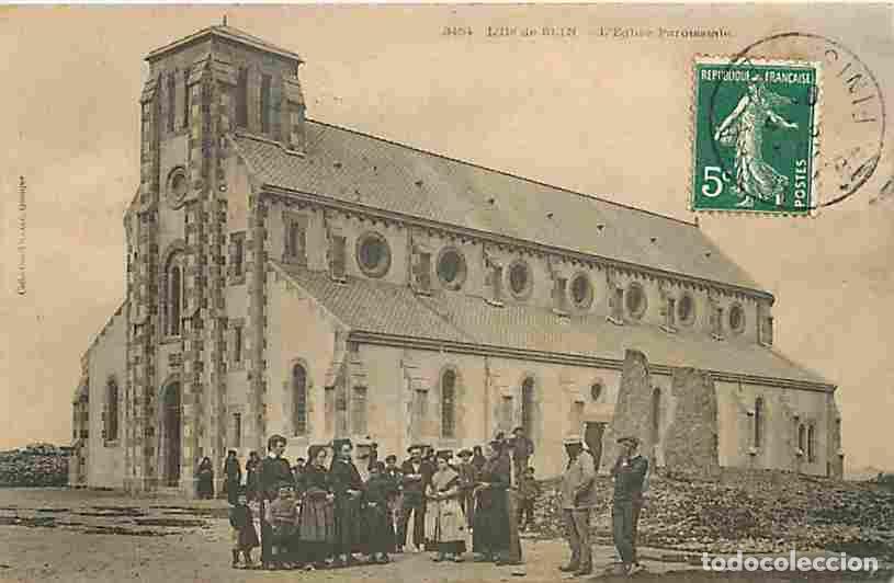 Postcards: France - 29 - Ile de Sein - L'Eglise paroissiale - Anim&eacute;e - Oblit&eacute;ration ronde de 1908 - CPA - Voir
