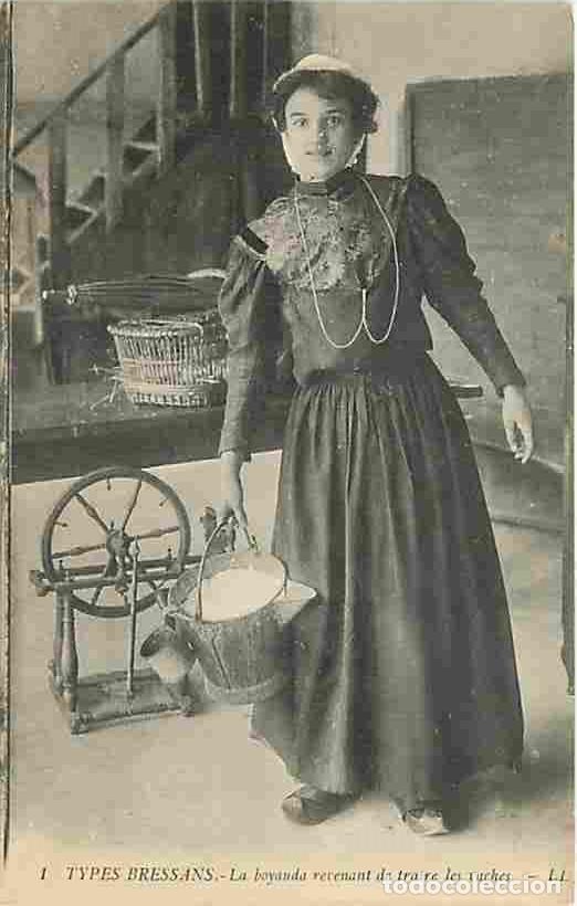 Postcards: France - 01 - Ain - Type Bressans - La boyauda revenant de traire les vaches - Anim&eacute;e - Folklore - C