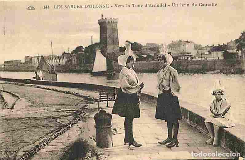 Postales: France - 85 - Les Sables d'Olonne - Vers la Tour d'Arundel - Un brin de Causette - Sablaises - Carte