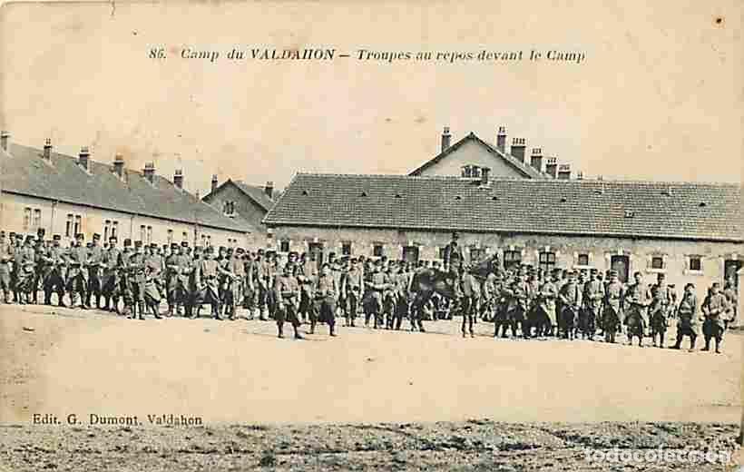 Postais: France - 25 - Valdahon - Camp du Valdahon - Troupes au repos devant le camp - Anim&eacute;e - Militaria - C