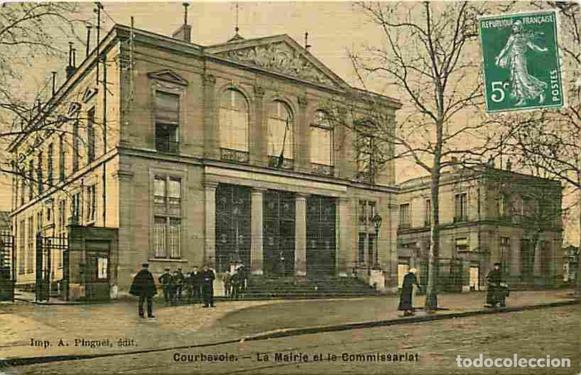 Cartoline: France - 92 - Courbevoie - La Mairie et le Commissariat - Carte gauffr&eacute;e - Etat l&eacute;ger pli visible -