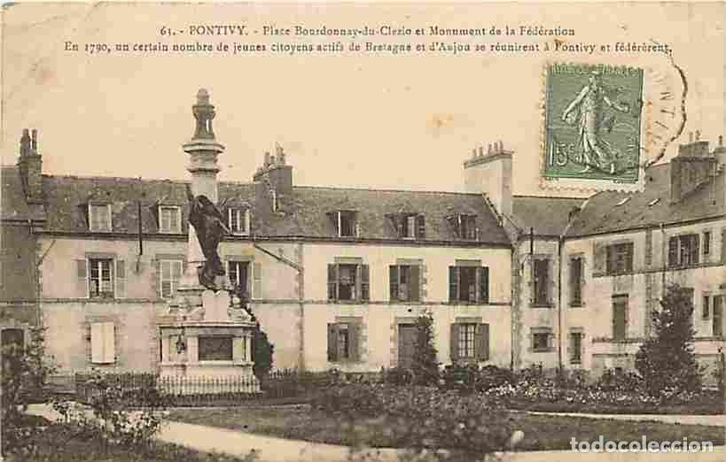 Postais: France - 56 - Pontivy - Place Bourdonnay-du-Clezio et Monument de la F&eacute;d&eacute;ration - Etat pli visible -