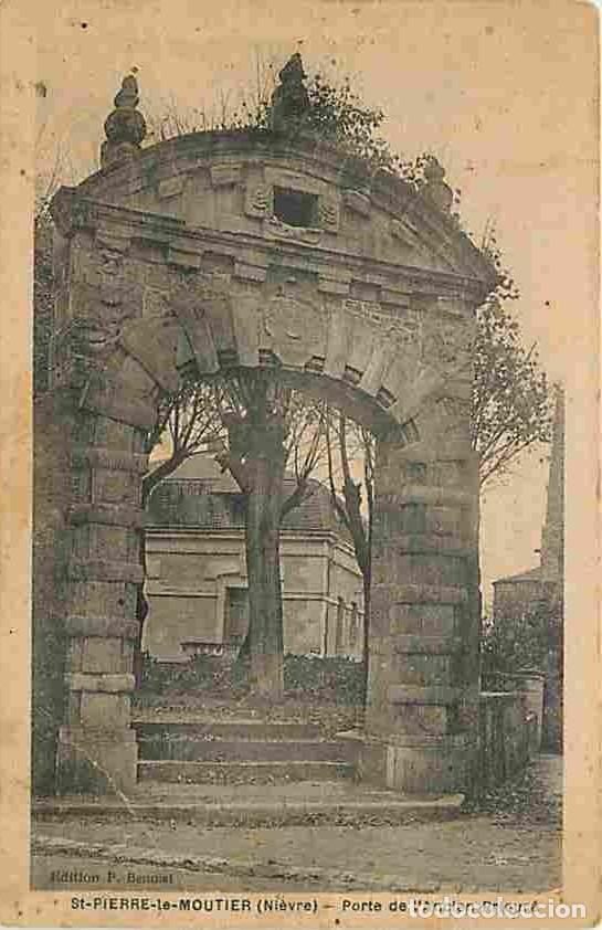 Postais: France - 58 - Saint Pierre le Moutier - Porte de l'Ancien Prieur&eacute; - Etat pli visible - CPA - Voir Sc