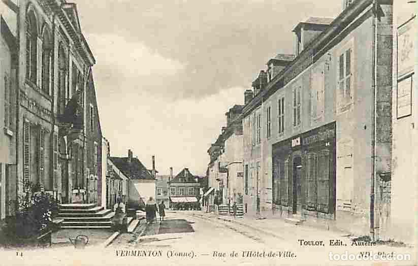 Postales: France - 89 - Vermenton - Rue de l'Hotel de Ville - Anim&eacute;e - Correspondance - Voyag&eacute;e en 1917 - CPA