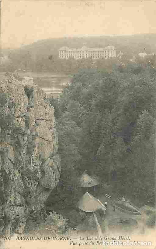Cartoline: France - 61 - Bagnoles de l'Orne - Le Lac et le Grand H&ocirc;tel. Vue prise du Roc au Chien - Corresponda