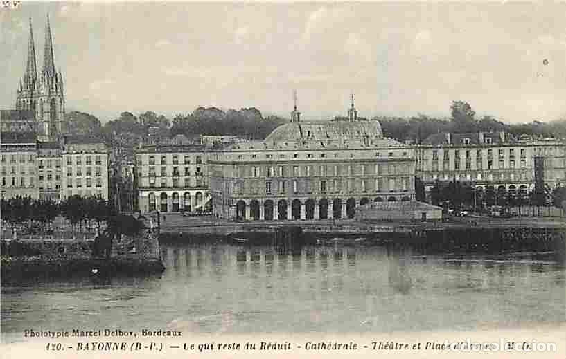 Postkarten: France - 64 - Bayonne - Ce qui reste du R&eacute;duit - Cath&eacute;drale - Th&eacute;&acirc;tre et Place d'Armes - Carte Neuve