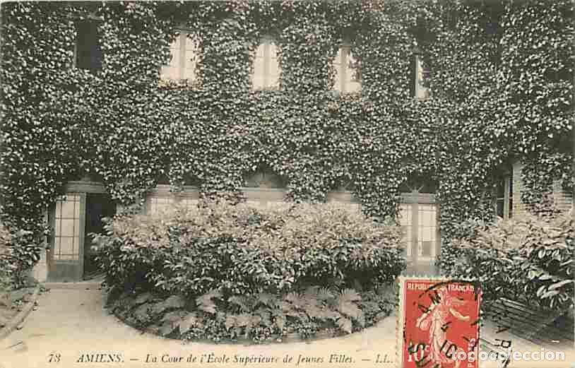 Cartes Postales: France - 80 - Amiens - la Cour de l'Ecole Sup&eacute;rieure de Jeunes Filles - Oblit&eacute;ration ronde de 1910 -