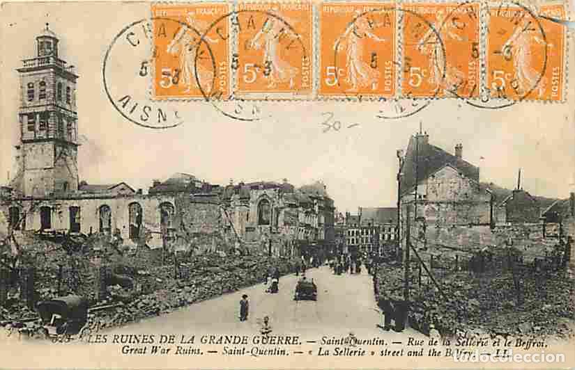 Postais: France - 02 - Saint Quentin - Rue de la Sellerie et le beffroi - Ruines - Anim&eacute;e - Etat coin abim&eacute; -