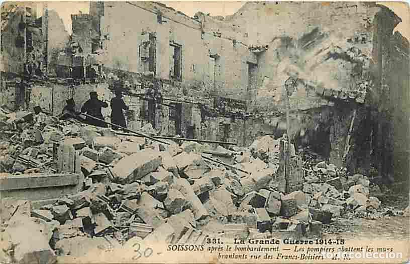 Postkarten: France - 02 - Soissons - La Guerre 1914-15 - Apr&egrave;s le bombardement - Les pompiers abattent les murs