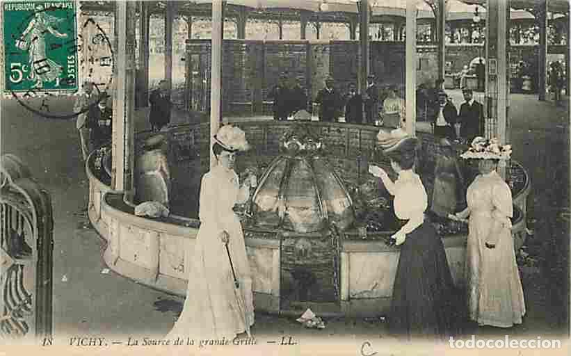 Postkarten: France - 03 - Vichy - La Source de la Grande Grille - Anim&eacute;e - Oblit&eacute;ration ronde de 1910 - CPA - Vo