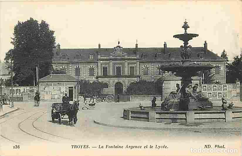 Postkarten: France - 10 - Troyes - La Fontaine Argence et le Lyc&eacute;e - Anim&eacute;e - Chevaux - Cal&egrave;ches - Carte Neuve -