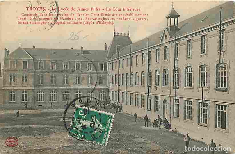 Cartoline: France - 10 - Troyes - Le Lyc&eacute;e de Jeunes Filles - La Cour int&eacute;rieure - Anim&eacute;e - Oblit&eacute;ration ronde