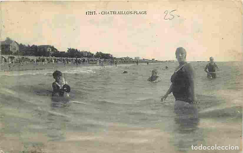 Cartoline: France - 17 - Chatelaillon Plage - L'heure du bain - Anim&eacute;e - Sc&egrave;ne de Plage - Maillot de bain - CPA