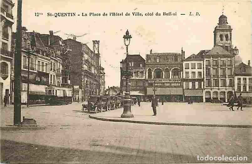 Cartes Postales: France - 02 - Saint Quentin - La Place de l'Hotel de Ville , cot&eacute; du Beffroi - Anim&eacute;e - Automobiles